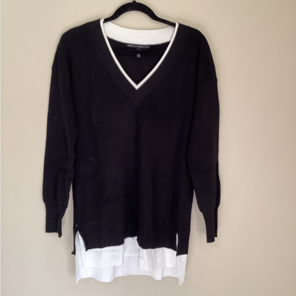 White House Black Market black and white sweater size medium petite